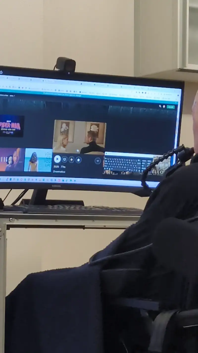 robocam live session: controlling the mouse by moving the head in front of the webcam